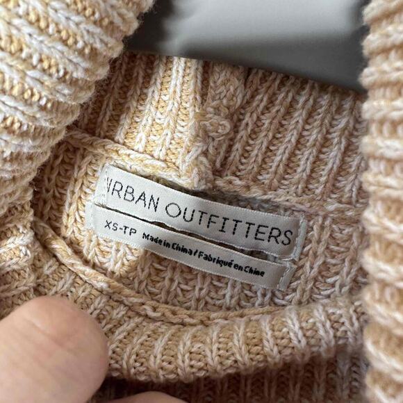 Urban Outfitters Cozy Turtleneck Oversized Yellow Hi Lo Hem Sweater XS - Picture 5 of 6